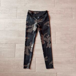 Noli Leggings Metallic Gray Liquid Camo Athletic Yoga Medium Fitness Stretch